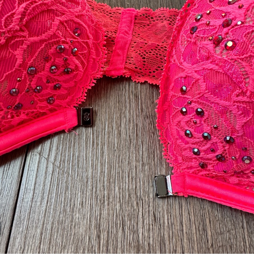 Victoria’s Secret Strapless Push-Up Bra 34C Hot Pink Lace w/ Swarovski Crystals - Picture 4 of 8